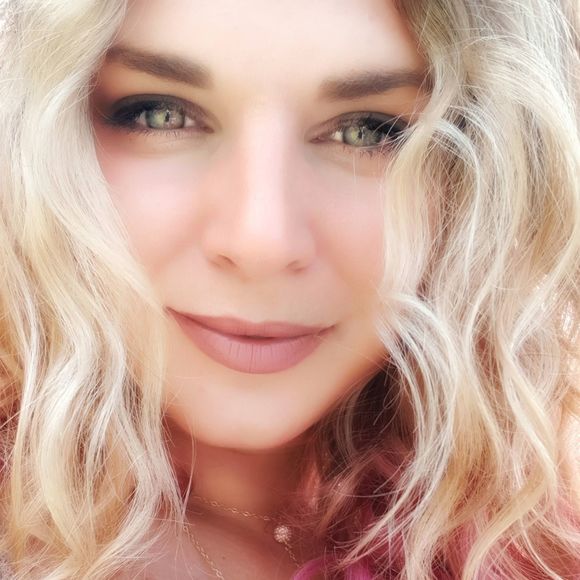 Meet your Posher, Kris - Picture 1 of 1